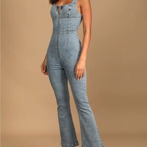 Lulus Keep Groovin' Light Wash Denim Zip-Front Jumpsuit